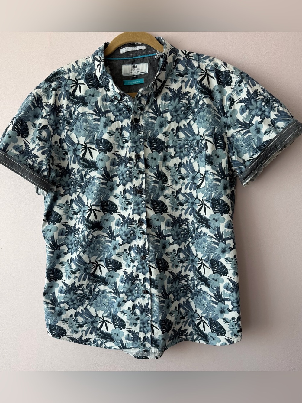 O'Neill Short-Sleeve Floral Button-Down Shirt in Blue and White